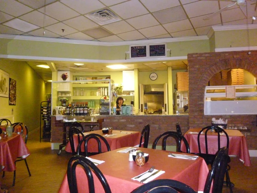 Peppi's dining room with red tablecloths