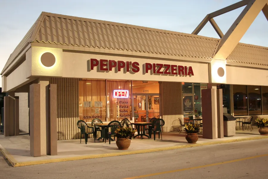 Peppi's Pizzeria in Park Shore Plaza